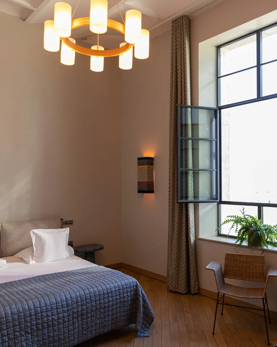 Room at Hôtel du Parc with an open window