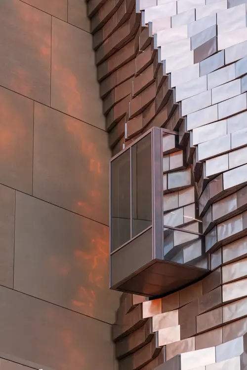 210106 LATOUR ADRIANDEWEERDT 08 2 Large